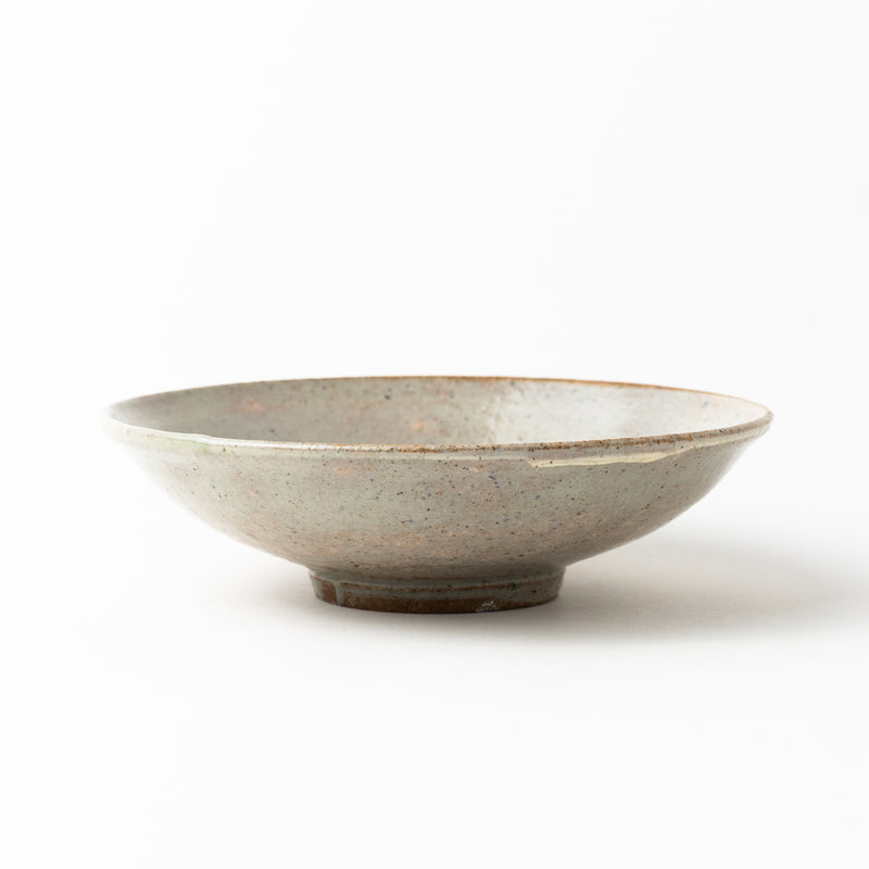 6寸深皿　洞春寺土（化粧灰釉）